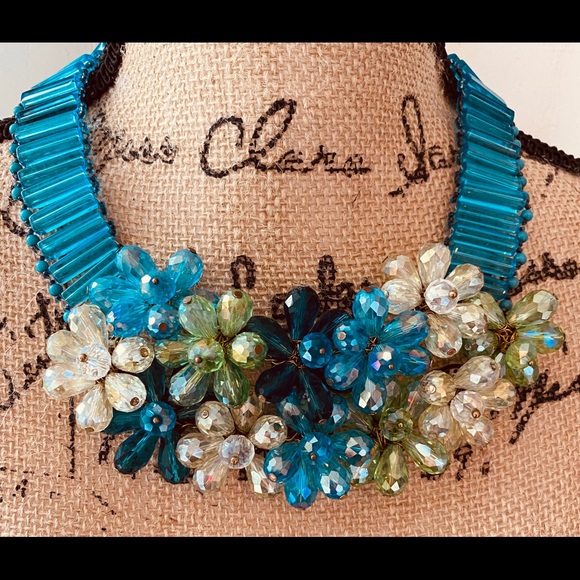 Amazing Blue & Green floral beaded shiny necklace - Picture 4 of 8
